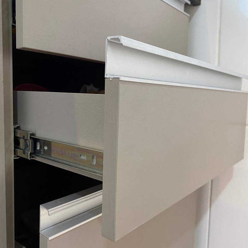 L'aluminium d'extrusion profile le matériel fait sur commande de meubles pour le décor de matériau de construction