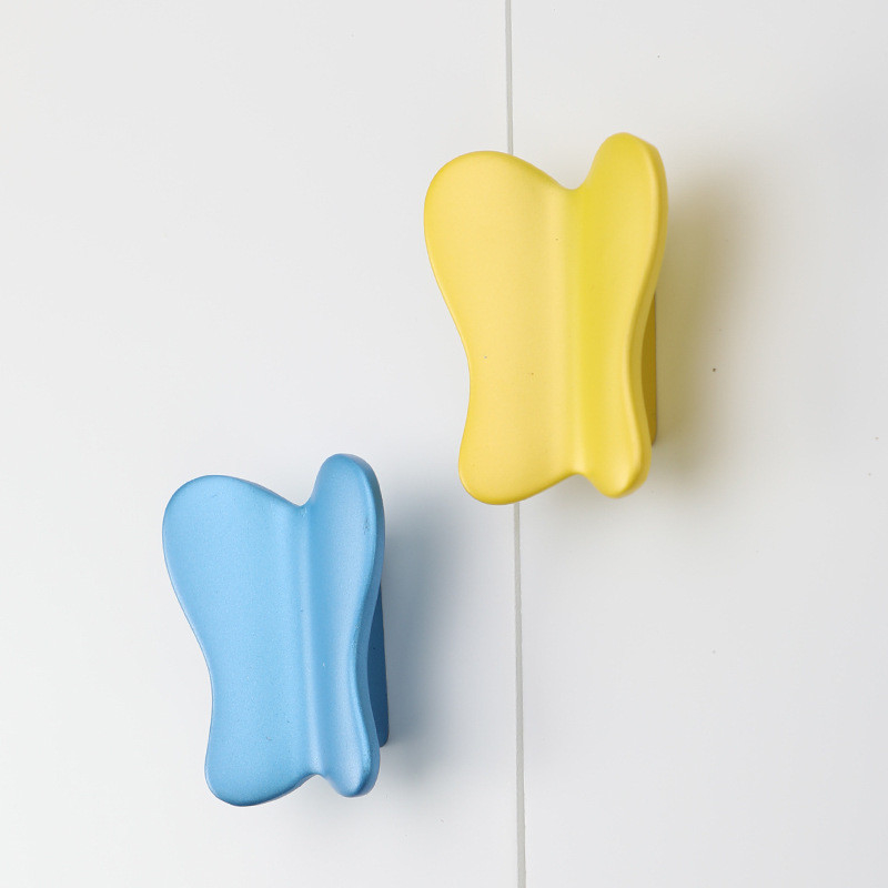 les enfants colorés de papillon de 52mm conçoivent la poignée en alliage de zinc pour la pièce d'enfants