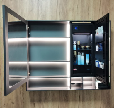 Armoire de miroir de beauté intelligente avec réfrigérateur Toutes les lumières LED en aluminium toucher ouvrir les lumières de débrouillard