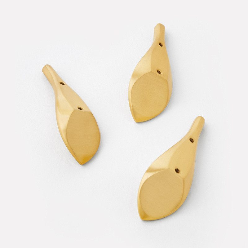 Nordic Brass Glod Leaves Cabinet Porte Armoire Poignée 2pairs Poignée de mobilier Bouton Double trou fixé Équipé d'une vis