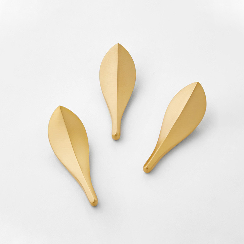 Nordic Brass Glod Leaves Cabinet Porte Armoire Poignée 2pairs Poignée de mobilier Bouton Double trou fixé Équipé d'une vis