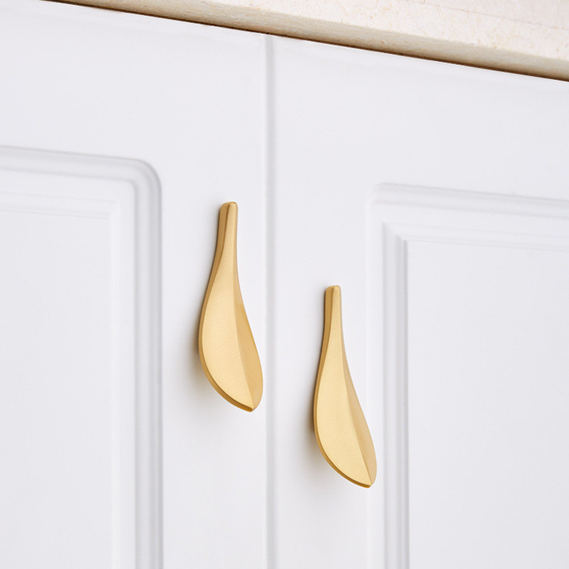 Nordic Brass Glod Leaves Cabinet Porte Armoire Poignée 2pairs Poignée de mobilier Bouton Double trou fixé Équipé d'une vis